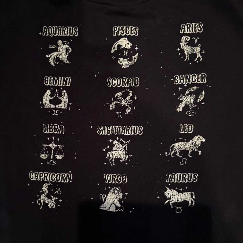 Circle X, black, zodiac, sign sweatshirt, semi cropped, size medium, preowned‎ - Picture 2 of 3